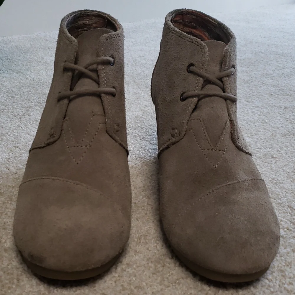 Tom's Kala suede wedge bootie Desert‎ Taupe lace-up